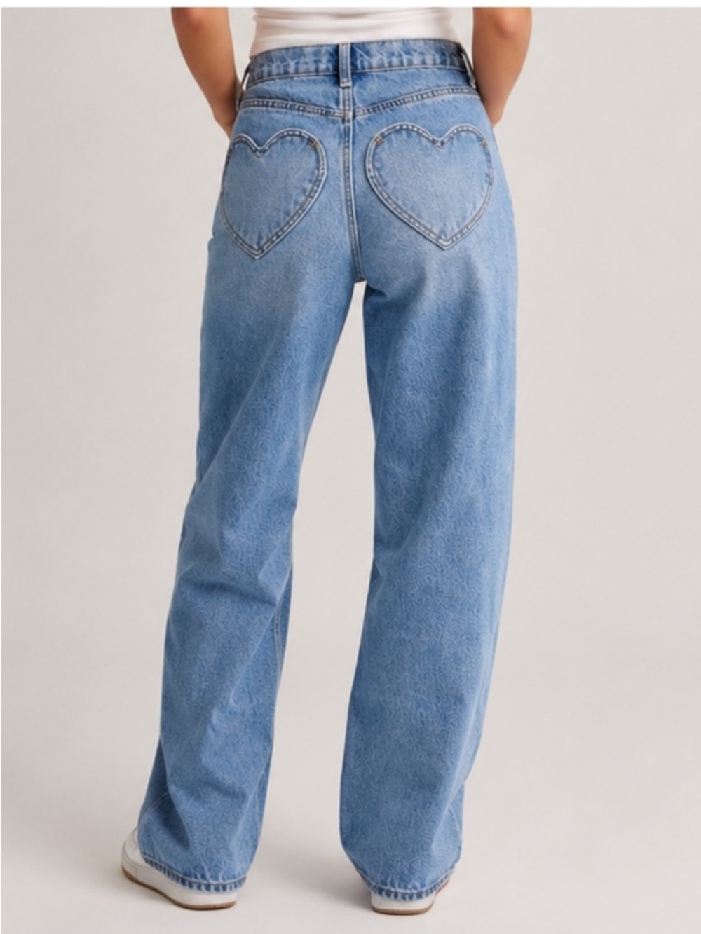 Universal Thread 90's Mid Rise Heart Pocket Baggy Wide Leg Denim Jeans 8 regular